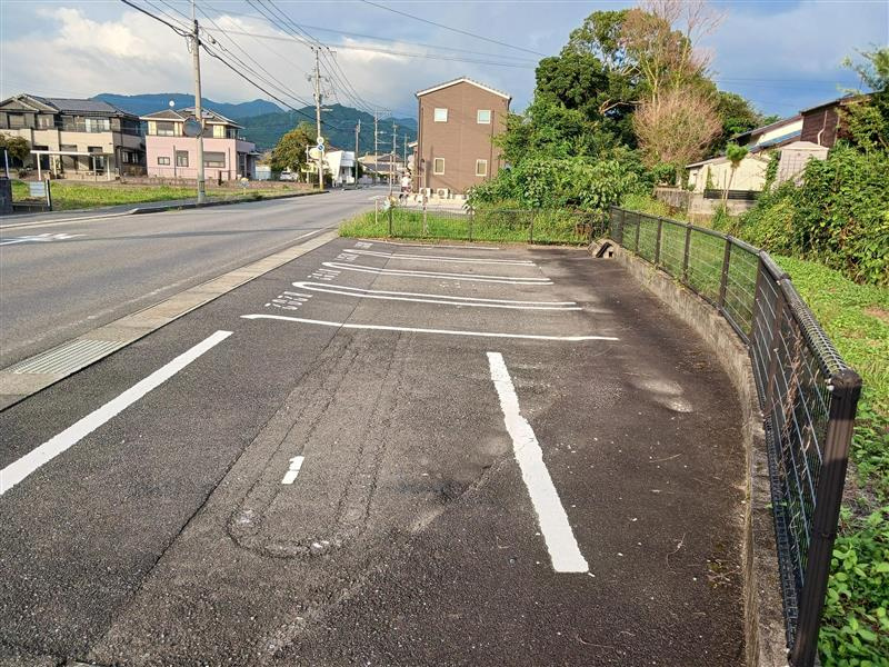 【駐車場】