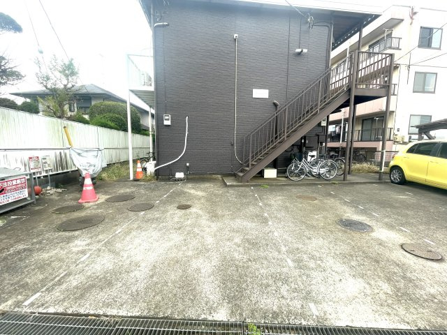 ハイツコステックの駐車場