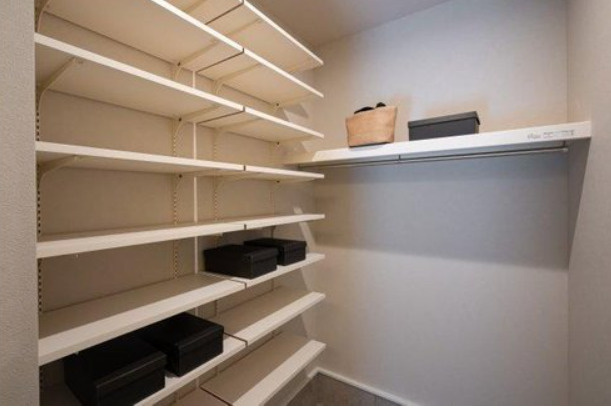 川東町　新築戸建の玄関|シューズインクロークあり