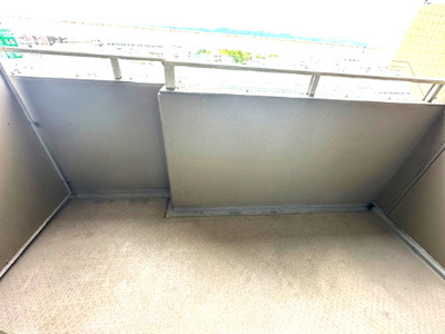 【バルコニー】 | パラツィーナセシリア豊中 | 洋室4.2帖に面した北向きバルコニー。玄関ポーチからの出入りも可能。ぜひ一度、現地をご覧ください！