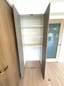 【収納】 | パラツィーナセシリア豊中 | リビングに設けた収納スペース。ご家族での共有が可能で、ティッシュペーパーなど日用品のストック収納にも便利です！