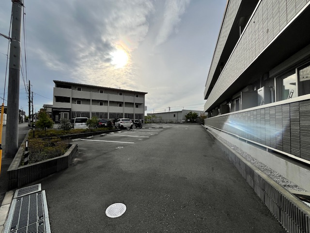 BLESS昭島B棟の駐車場