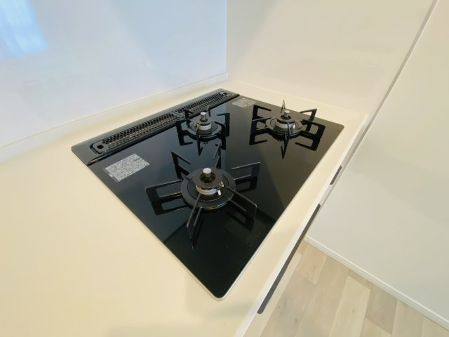 須磨パークヒルズC棟のキッチン|三口コンロ