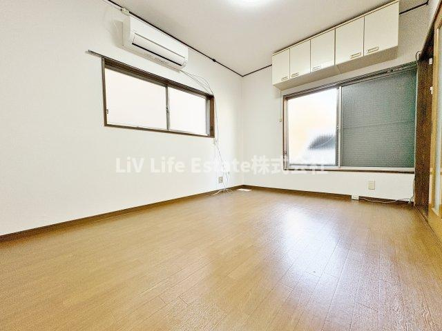 栄町貸家の居間・リビング