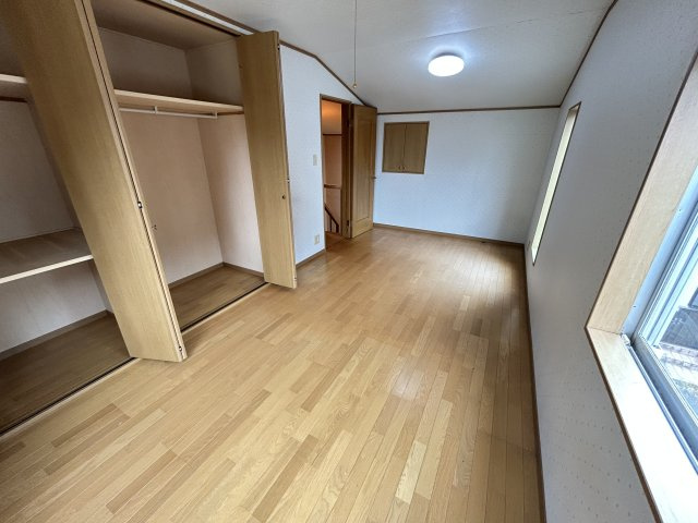 【洋室】 | 宝塚市千種2丁目中古戸建 | 洋室9帖