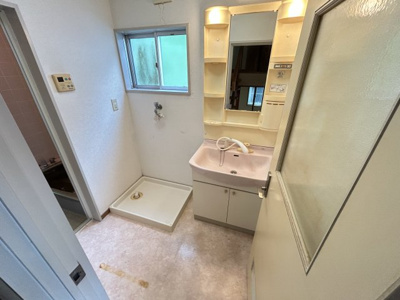 【独立洗面台】 | 宝塚市千種2丁目中古戸建 | 独立洗面化粧台付き