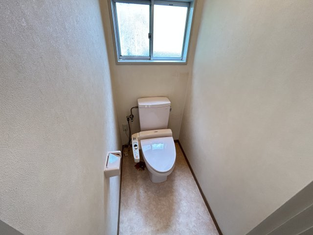 【トイレ】 | 宝塚市千種2丁目中古戸建 | 落ち着いたトイレです