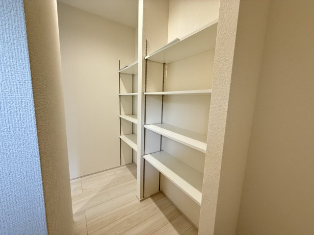 リーブルガーデンＳ第11　前橋市富士見町時沢　４号棟の玄関|シューズインクローゼットは可動棚付きで使い勝手が良いですよ