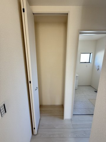 リーブルガーデンＳ第11　前橋市富士見町時沢　４号棟（平屋）の収納|便利な廊下収納付きです。掃除道具の収納にいかがでしょうか。