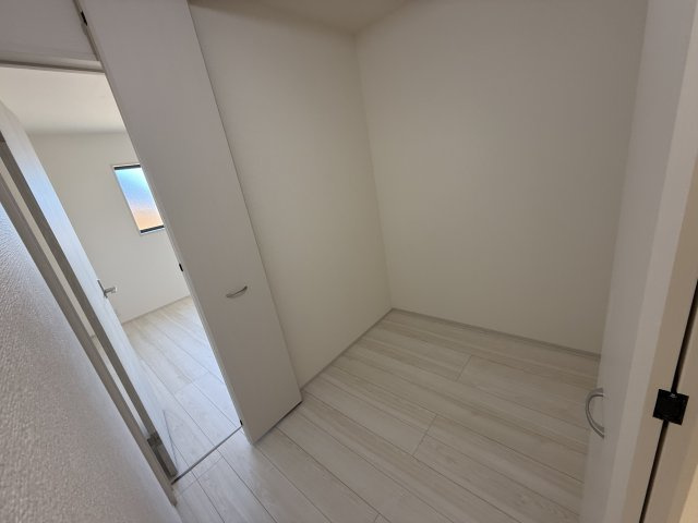 リーブルガーデンＳ第11　前橋市富士見町時沢　４号棟（平屋）の収納|ストレージルーム付き☆お雛様や扇風機など季節物の収納にいかがでしょうか。