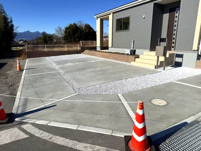 リーブルガーデンＳ第11　前橋市富士見町時沢　４号棟（平屋）の駐車場|駐車場もキレイに整備されています。並列3台以上駐車可能ですよ！