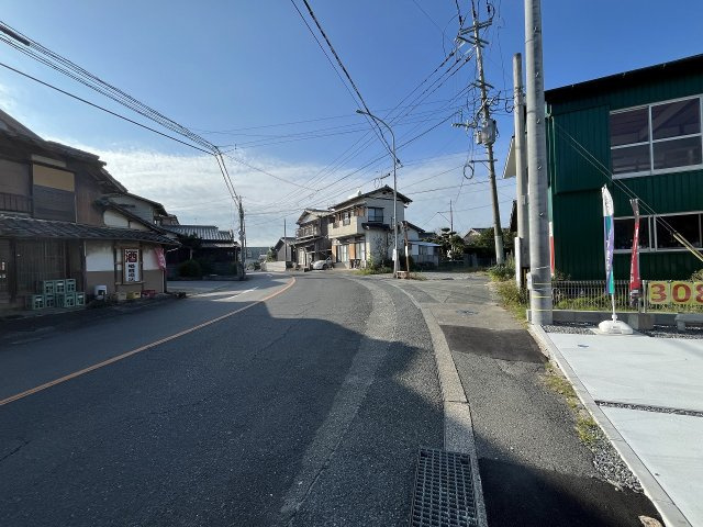 【その他】 | 糸島市志摩サンセットロード第1　1号棟（全1棟）【仲介手数料無料・0円】 | 現地写真。前面道路です。