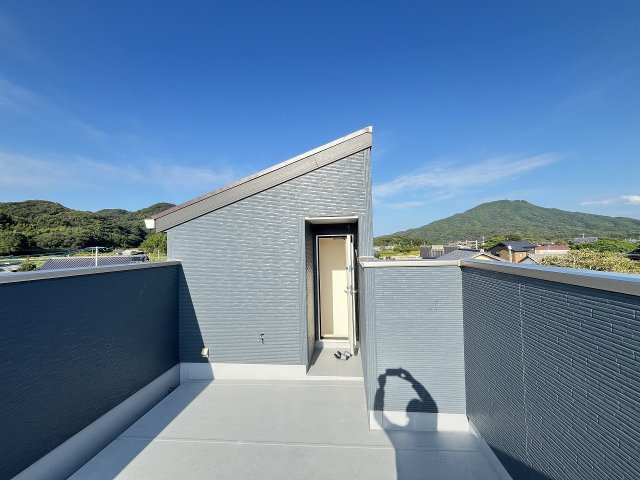 【バルコニー】 | 糸島市志摩サンセットロード第1　1号棟（全1棟）【仲介手数料無料・0円】 | 現地写真。