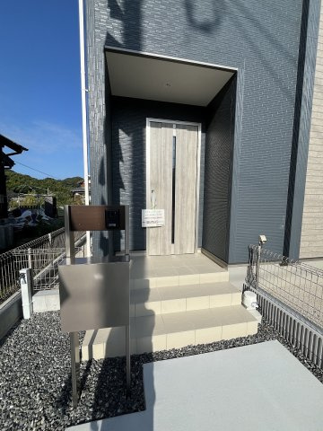 【玄関】 | 糸島市志摩サンセットロード第1　1号棟（全1棟）【仲介手数料無料・0円】 | 現地写真。