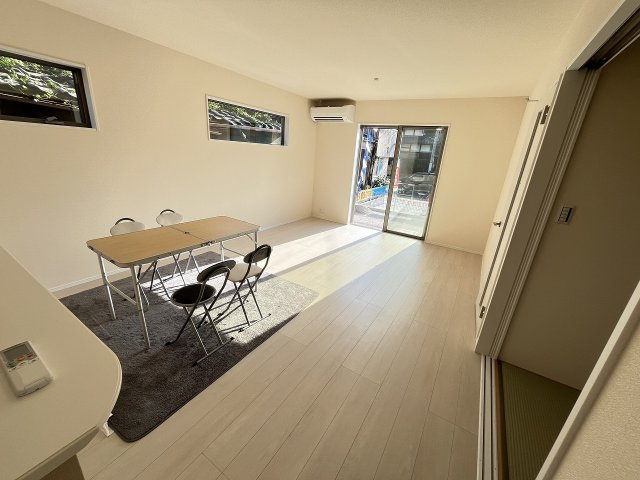 【居間・リビング】 | 糸島市志摩サンセットロード第1　1号棟（全1棟）【仲介手数料無料・0円】 | 現地写真。