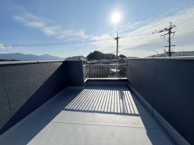 【バルコニー】 | 糸島市志摩サンセットロード第1　1号棟（全1棟）【仲介手数料無料・0円】 | 現地写真。