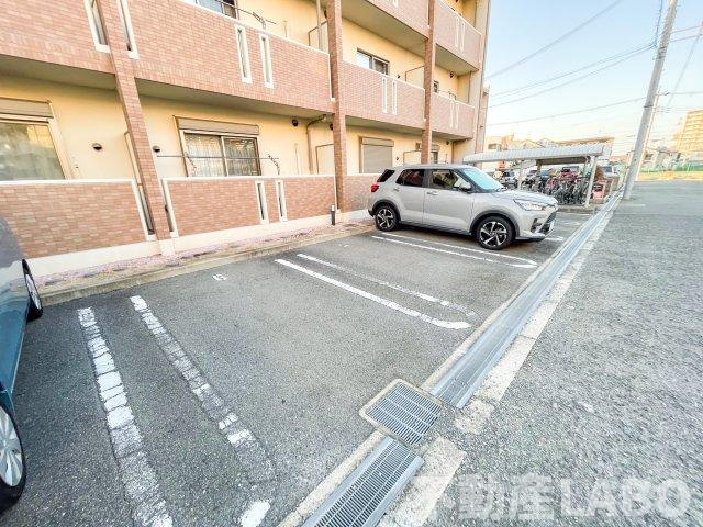 グレイスコートの駐車場