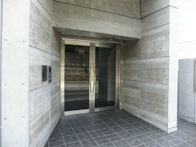 ジープラスの外観