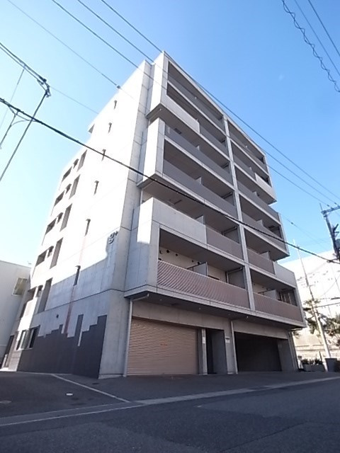 ジープラスの外観