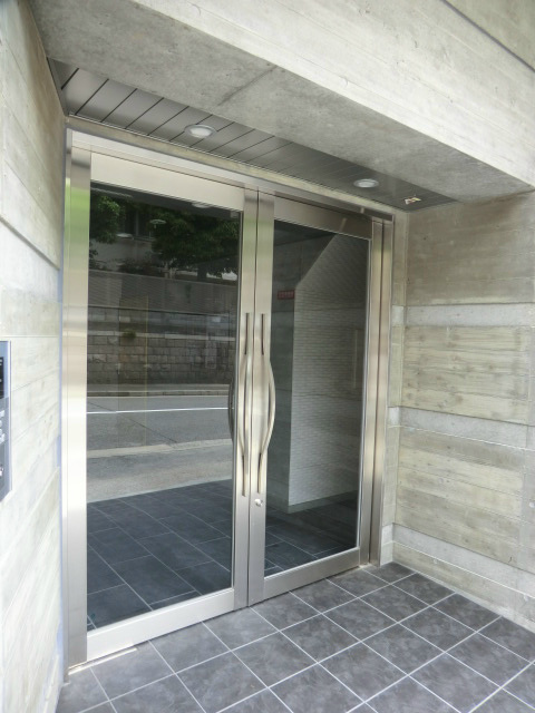 ジープラスの外観