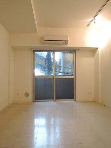 【居間・リビング】 | CYNTHIA FOUR-D GOTANDA-WEST