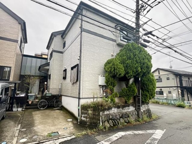 【外観】 | 陽当たり・通風に優れ、ゆとりある暮らしを実現できる角住戸♪　　　　
こちらはお家賃と変わらない月額お支払額で夢のマイホームが手に入る再生住宅！