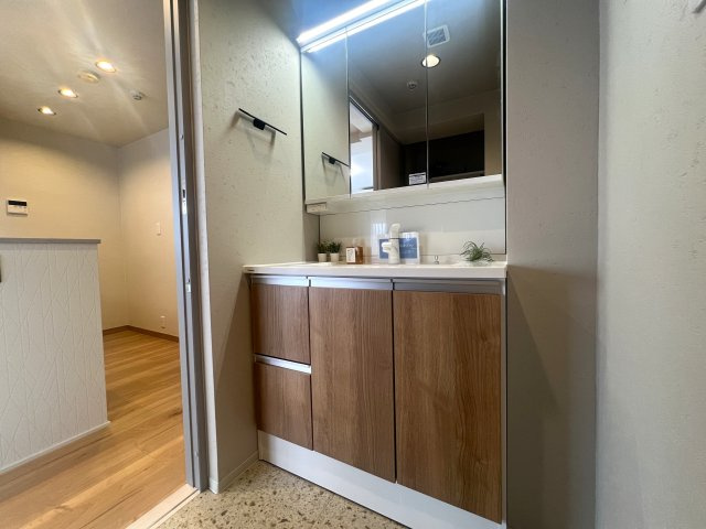 駐車場もバイクも駐輪場も一切無料っす！【アドミール保土ヶ谷公園１番館】フルリノベの独立洗面台