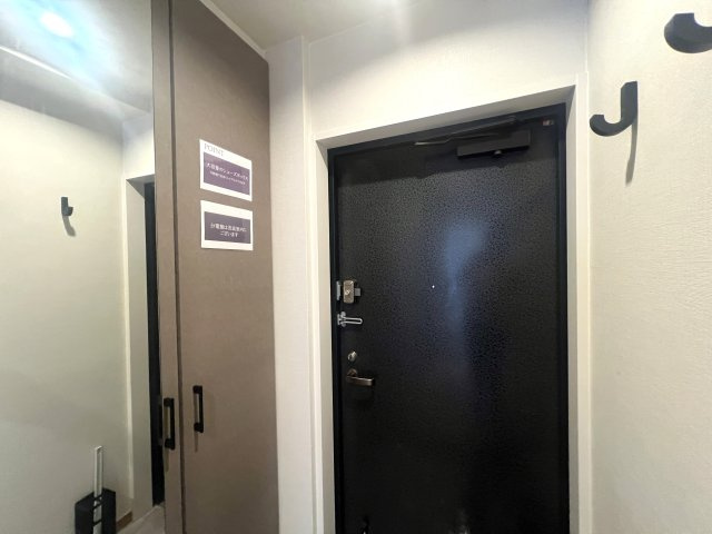 駐車場もバイクも駐輪場も一切無料っす！【アドミール保土ヶ谷公園１番館】フルリノベの玄関