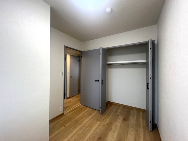 駐車場もバイクも駐輪場も一切無料っす！【アドミール保土ヶ谷公園１番館】フルリノベの洋室