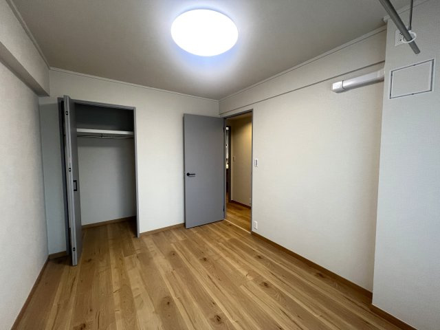 駐車場もバイクも駐輪場も一切無料っす！【アドミール保土ヶ谷公園１番館】フルリノベの洋室