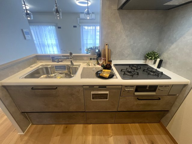 駐車場もバイクも駐輪場も一切無料っす！【アドミール保土ヶ谷公園１番館】フルリノベのキッチン