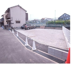 本町2丁目店舗戸建の駐車場