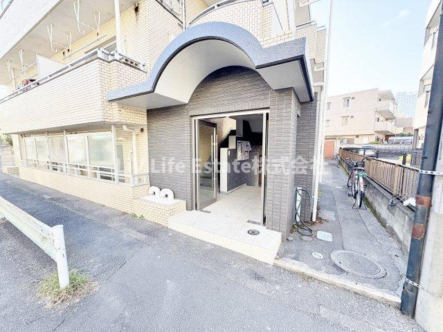 プリンス本町のエントランス