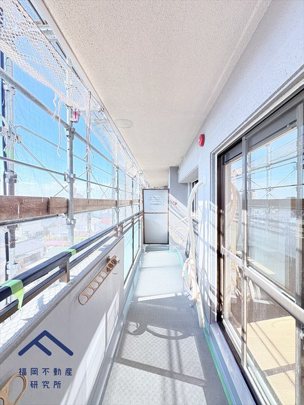 和白ガーデンハウスのバルコニー