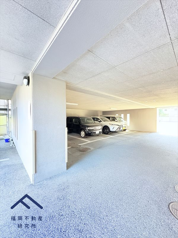 和白ガーデンハウスの駐車場