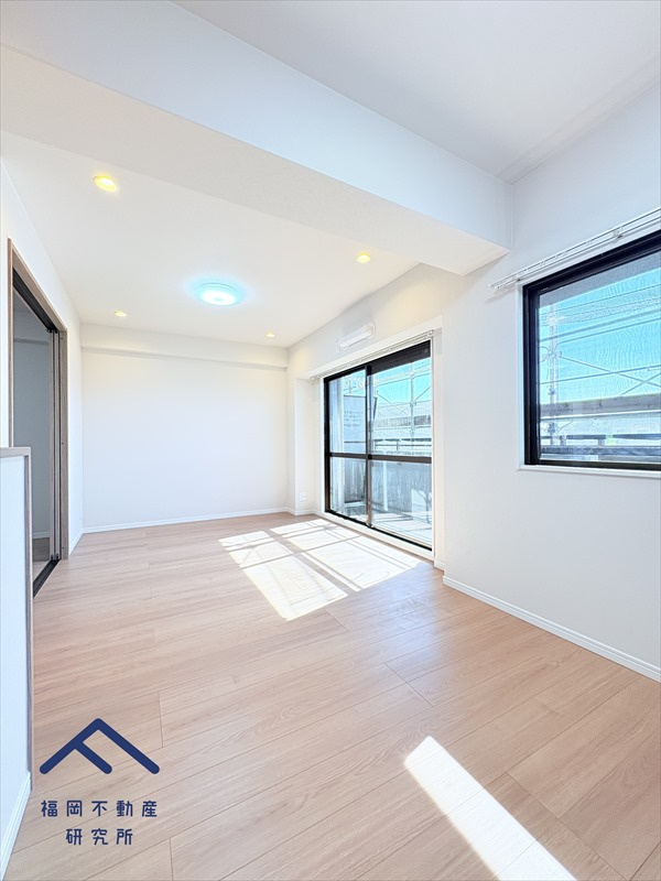 和白ガーデンハウスの居間・リビング