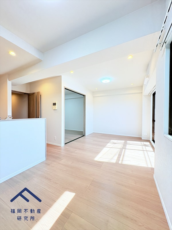 和白ガーデンハウスの居間・リビング