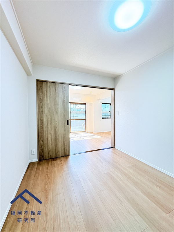 和白ガーデンハウスの洋室