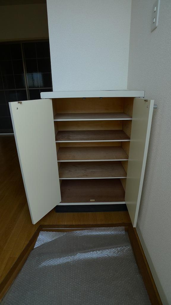 クレヨンハウスⅡの玄関|写真は同タイプの102号室です