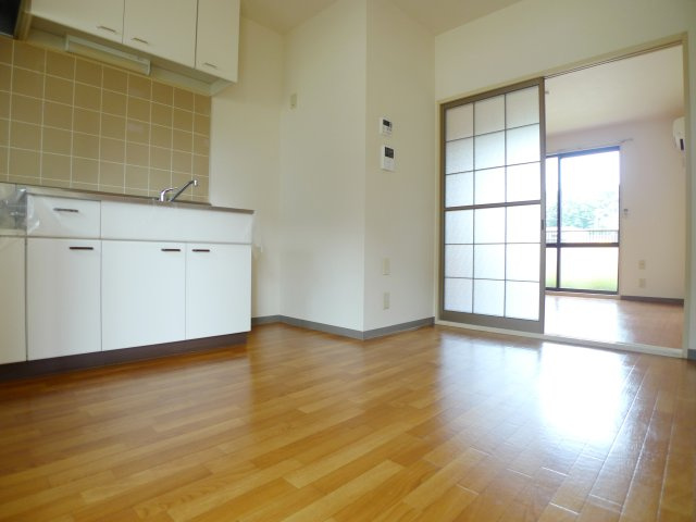 クレヨンハウスⅡの居間・リビング|写真は同タイプの102号室です