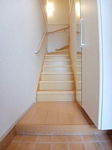 東大阪市吉田３丁目のアパートの玄関|明るい玄関です