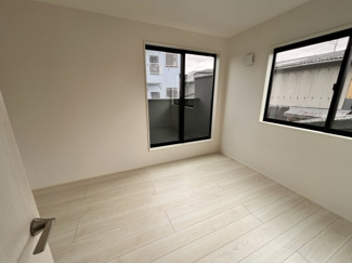 【洋室】 | 戸田市笹目五1期　1号棟 | 南西のお部屋6帖あります。クローゼットも大きめでお子様のお部屋にもお使いいただけます。