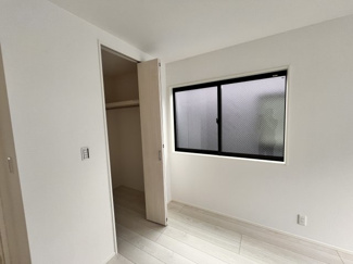 【駐車場】 | 戸田市笹目五1期　1号棟 | 駐車場は1台ゆったり使えます。車止めるときも、気持ちに余裕ができて、自転車置く場所にも困らない、ゆったり空間。