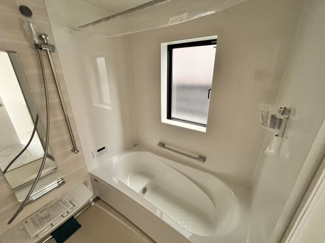 【独立洗面台】 | 戸田市笹目五1期　1号棟 | ダブルボウル洗面。朝、こみあう洗面がふたつあると、時間も節約できる、鏡も大きくて、ふたり同時にできて、朝もあわてず支度ができるのが好評です。