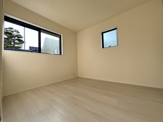 【洋室】 | 糸島市加布里5丁目第8　1号棟（全2棟）【仲介手数料無料・0円】 | 現地写真。1階洋室です。