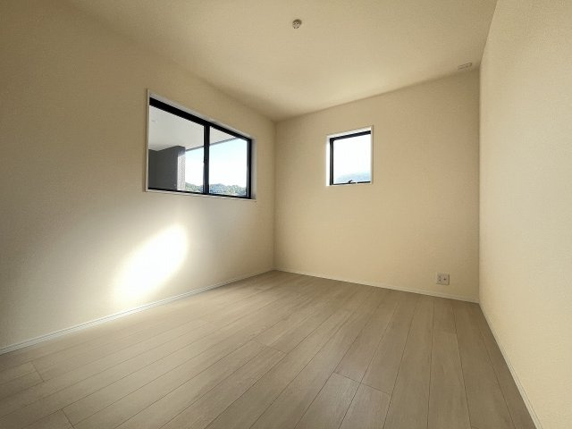 【子供部屋】 | 糸島市加布里5丁目第8　1号棟（全2棟）【仲介手数料無料・0円】 | 現地写真。