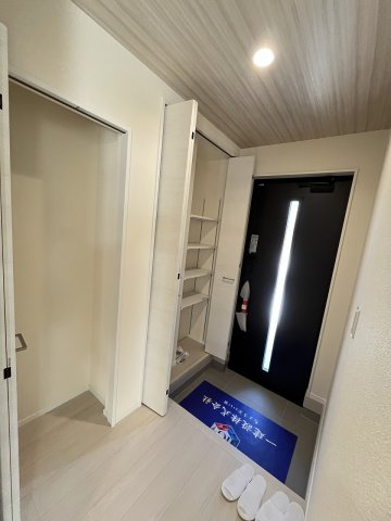 【玄関】 | 糸島市加布里5丁目第8　1号棟（全2棟）【仲介手数料無料・0円】 | 現地写真。