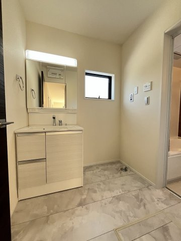 【洗面所】 | 糸島市加布里5丁目第8　1号棟（全2棟）【仲介手数料無料・0円】 | 現地写真。