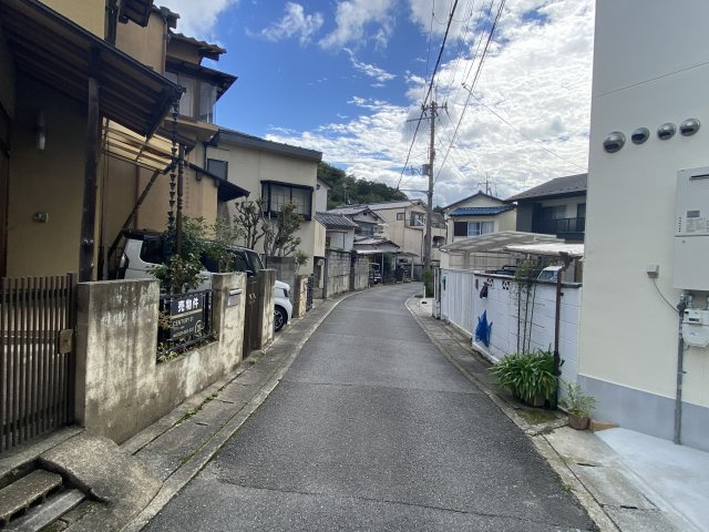 上高野大塚町 中古戸建の前面道路含む現地写真
