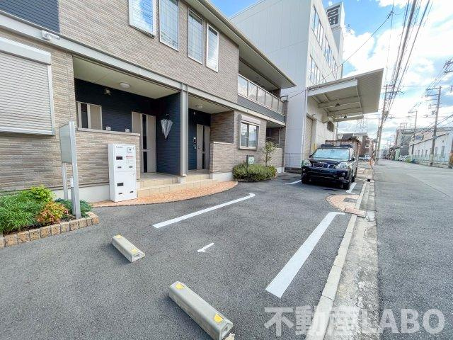 メゾン エリーの駐車場
